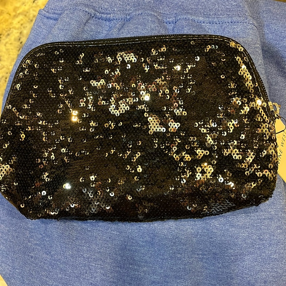 Sparkling sequined cosmetics pouch
